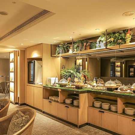Hotel Regent Taipeh Exterior foto The buffet at the lounge