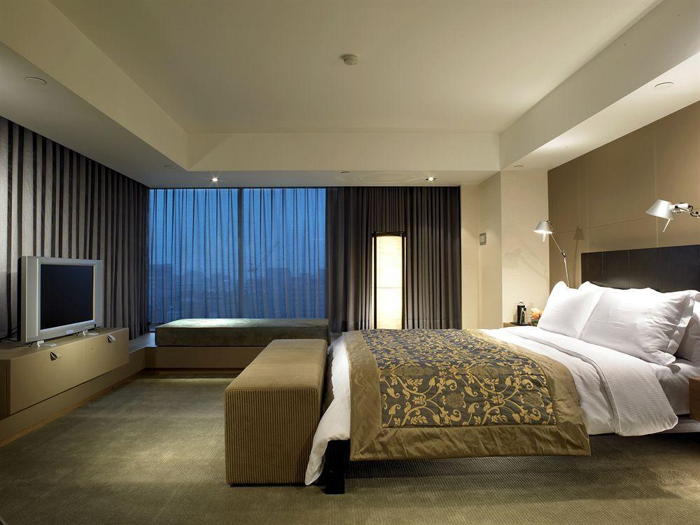 Hotel Regent Taipeh Zimmer foto A bedroom in a hotel