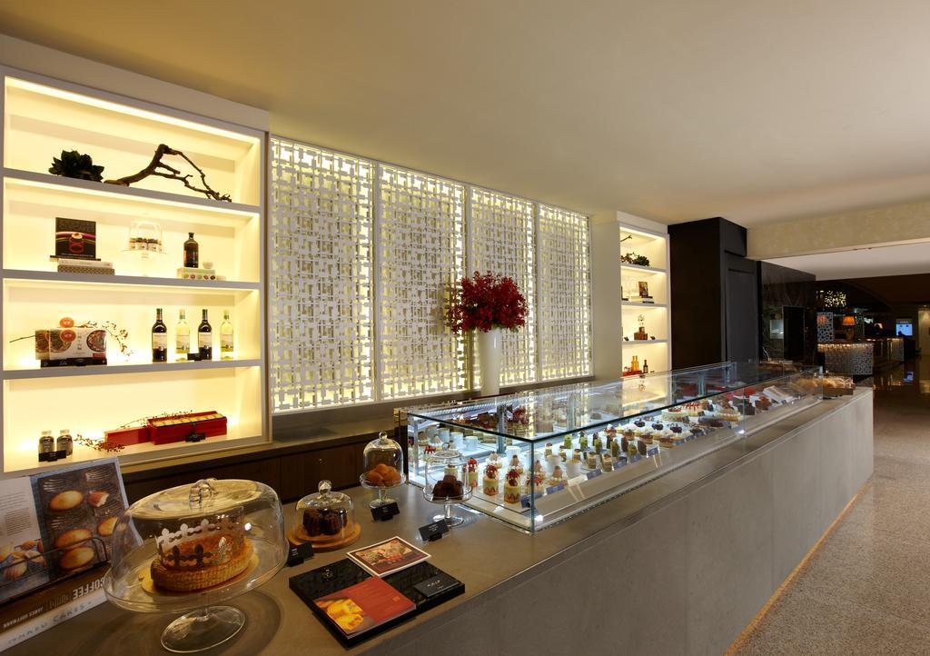 Hotel Regent Taipeh Exterior foto The bar at the lounge