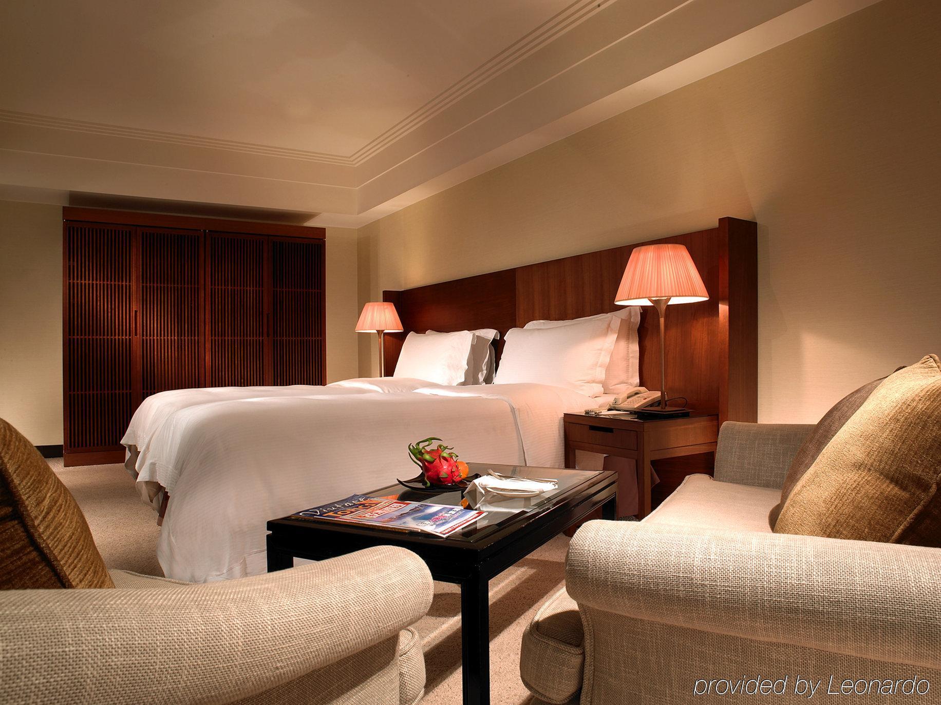 Hotel Regent Taipeh Zimmer foto A room at the Four Seasons Hotel, London