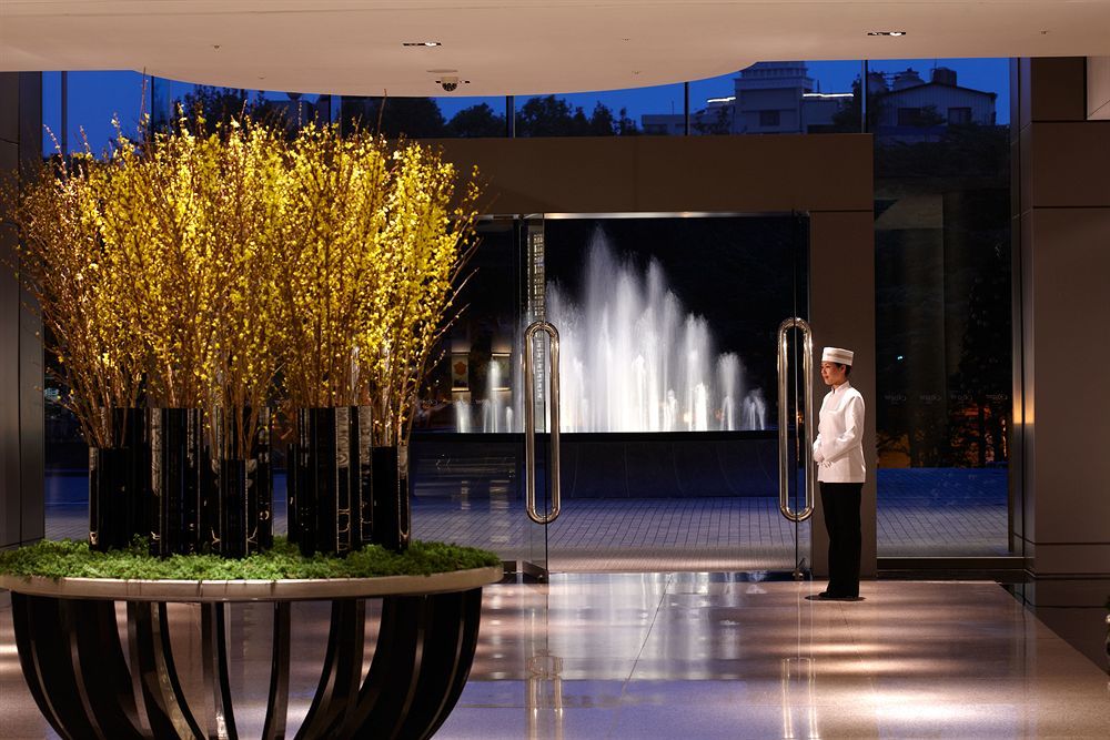 Hotel Regent Taipeh Exterior foto Entrance to the hotel