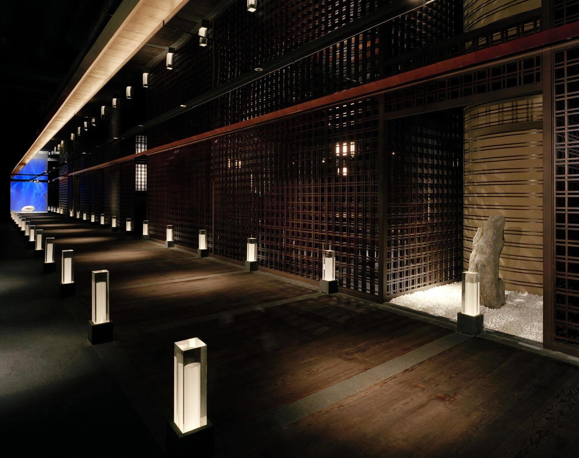 Hotel Regent Taipeh Exterior foto The entrance to the restaurant