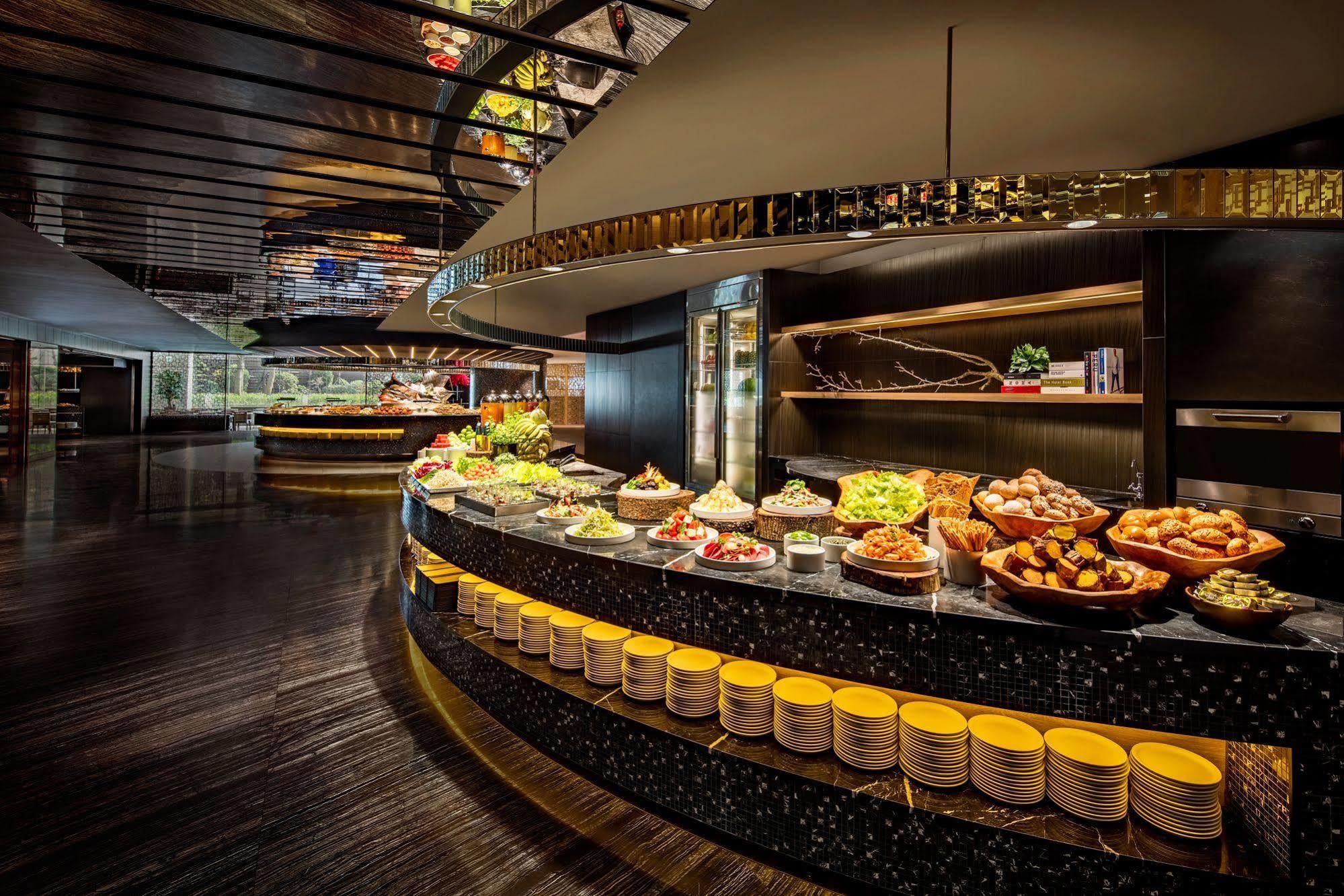 Hotel Regent Taipeh Exterior foto The buffet at the restaurant