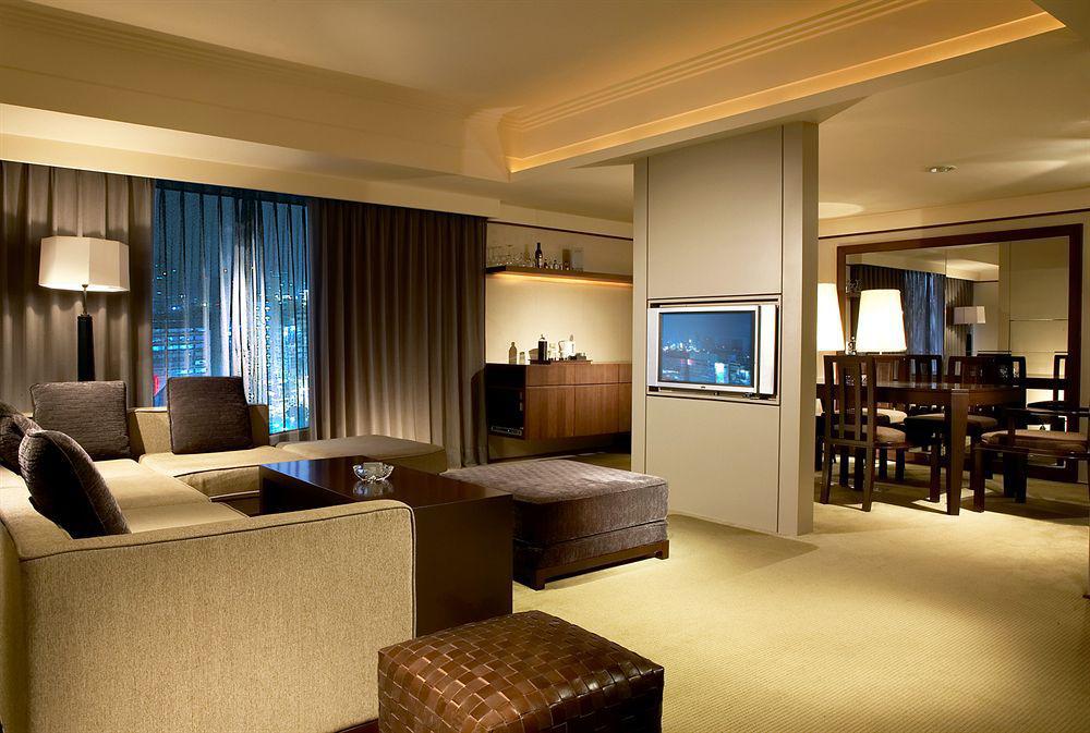 Hotel Regent Taipeh Exterior foto A suite at the Mandarin Oriental, Tokyo